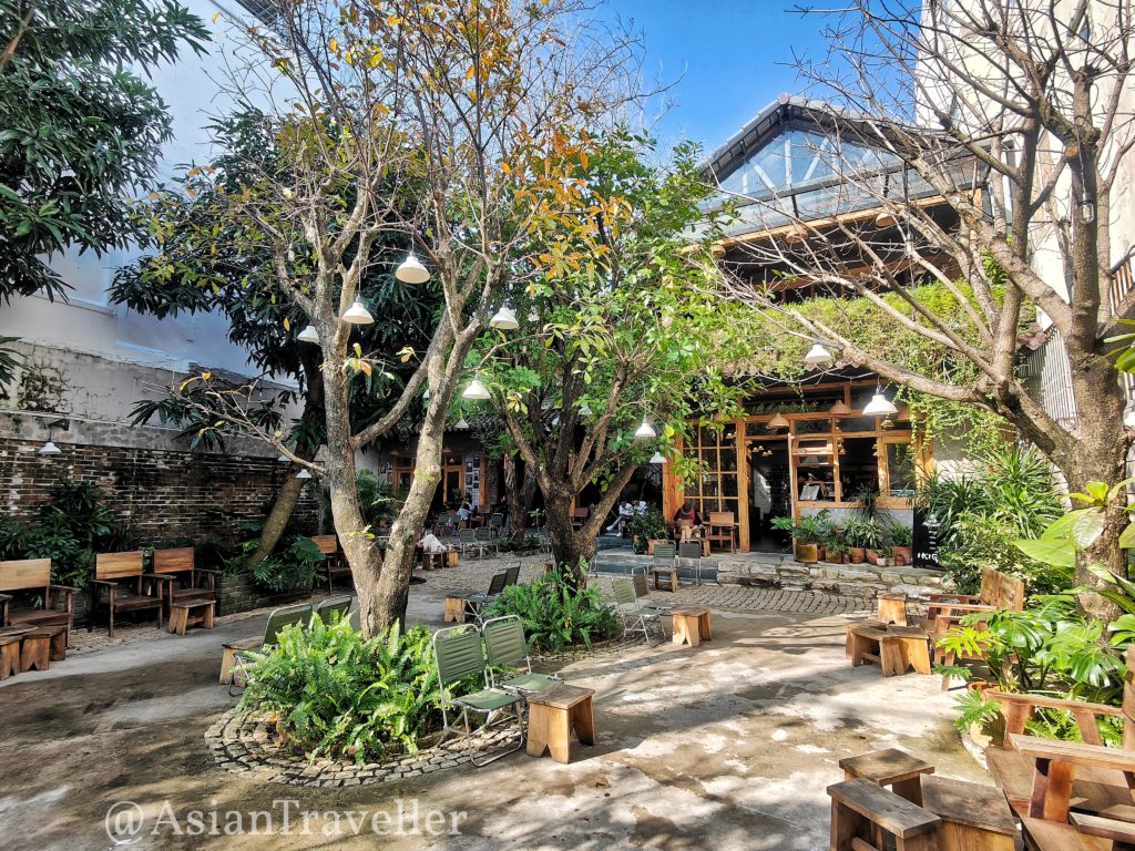 ダナンで有名な人気カフェ IKIGAIの庭の雰囲気